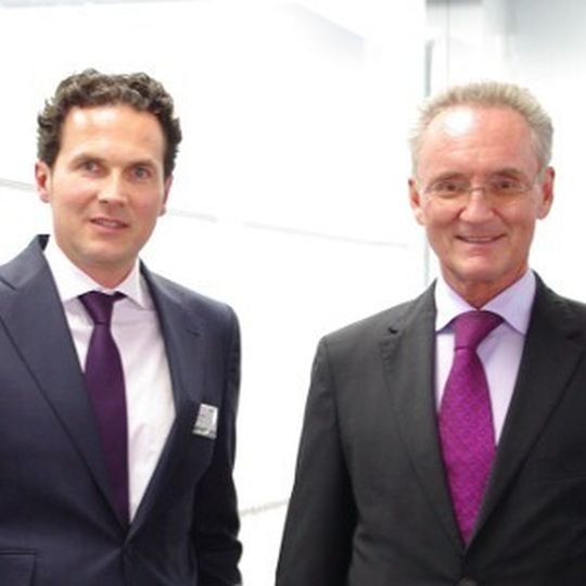 Peter Reisacher (l.) und Franz Thurner (BMW) bei der Eröffnungsfeier in Landsberg. Peter Reisacher (l.) und Franz Thurner (BMW) bei der Eröffnungsfeier in Landsberg.
