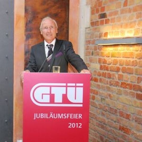 GTÜ-Geschäftsführer Rainer de Biasi hat zu seinem 60. Geburtstag 60 Millionen Hauptuntersuchungen durch die GTÜ vermeldet. GTÜ-Geschäftsführer Rainer de Biasi hat zu seinem 60. Geburtstag 60 Millionen Hauptuntersuchungen durch die GTÜ vermeldet.