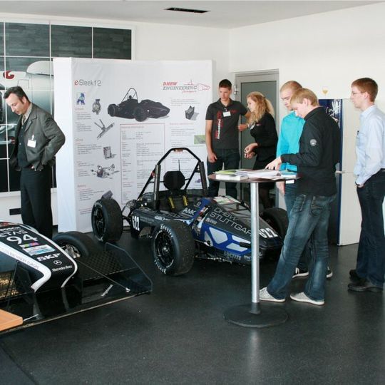 Auf dem Competence Exchange Symposium präsentierten sich zwei Teams der Formula Student. Auf dem Competence Exchange Symposium präsentierten sich zwei Teams der Formula Student.
