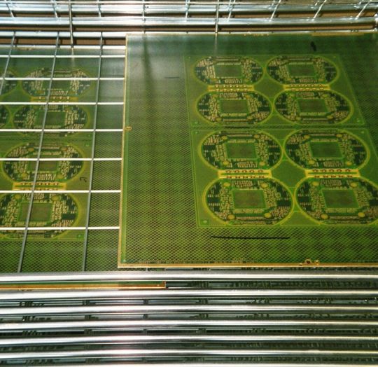 Hohe Relevanz für die Leiterplattenindustrie haben die vier neuen REACH-Verordnungen hinsichtlich der Verwendung von Cadmium in Kunststoffen und Blei in Glasverbindungen.