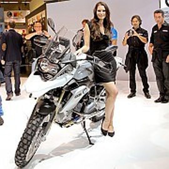 Die neuentwickelte BMW R 1200 GS war das unbestrittene Intermot-Highlight. Die neuentwickelte BMW R 1200 GS war das unbestrittene Intermot-Highlight.
