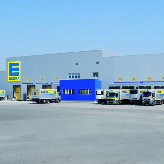 Edeka-Nord-Logistikzentrum in Neumünster: Witron-Lösungen optimieren jetzt auch die Logistikprozesse am Standort Zarrentin. Edeka-Nord-Logistikzentrum in Neumünster: Witron-Lösungen optimieren jetzt auch die Logistikprozesse am Standort Zarrentin.