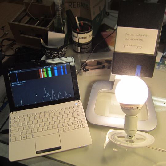 The finished do-it-yourself spectrometer: the cost of the components involved is not even 10 US $; it is available as a kit for 30 US $ The finished do-it-yourself spectrometer: the cost of the components involved is not even 10 US $; it is available as a kit for 30 US $