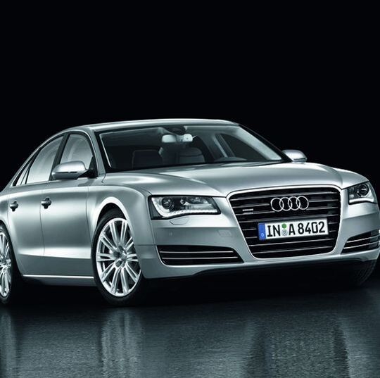 Über 700 FDS-Schrauben für die sichere Verschraubung der Rohkarosse des Audi A8. Über 700 FDS-Schrauben für die sichere Verschraubung der Rohkarosse des Audi A8.