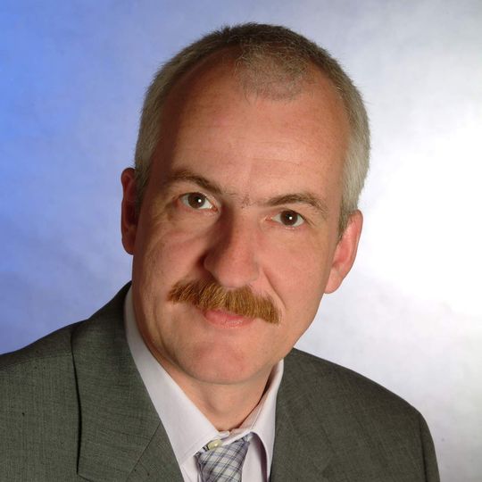 Holger Döbert hilft Ihnen bei der Klärung und Beseitigung von Werkstoff- und Korrosionsproblemen. Als Experte u.a. für Pumpenschäden referiert er auf dem 10. PROCESS-Pumpenforum am 23./24. Oktober in Würzburg. Holger Döbert hilft Ihnen bei der Klärung und Beseitigung von Werkstoff- und Korrosionsproblemen. Als Experte u.a. für Pumpenschäden referiert er auf dem 10. PROCESS-Pumpenforum am 23./24. Oktober in Würzburg.