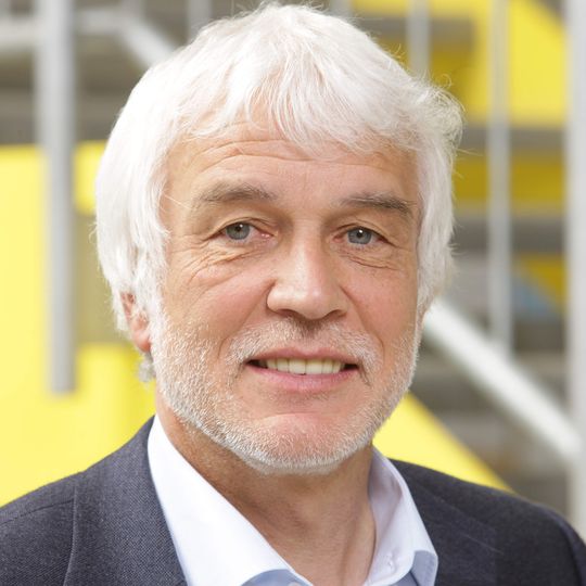 Die wesentliche Frage, die man sich stellen sollte ist, ob die gewählten Pumpen den Fördermedien grundsätzlich genügen. Wertvolle Tipps erhalten Betreiber auf dem 10. PROCESS-Pumpenforum von Prof. Eberhard Schlücker, Friedrich-Alexander-Universität Erlangen. Die wesentliche Frage, die man sich stellen sollte ist, ob die gewählten Pumpen den Fördermedien grundsätzlich genügen. Wertvolle Tipps erhalten Betreiber auf dem 10. PROCESS-Pumpenforum von Prof. Eberhard Schlücker, Friedrich-Alexander-Universität Erlangen.