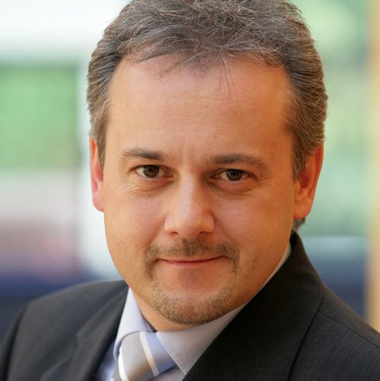 Uwe Kutschenreiter, Vorstand Oxaion AG, Ettlingen: "Mit Oxaion Open bieten wir eine skalierbare, plattformunabhängige ERP für Automobilzulieferer mit allem, was die Branche fordert - vom VDA-Konverter bis zur Just-in-Sequence-Anlieferung." Uwe Kutschenreiter, Vorstand Oxaion AG, Ettlingen: "Mit Oxaion Open bieten wir eine skalierbare, plattformunabhängige ERP für Automobilzulieferer mit allem, was die Branche fordert - vom VDA-Konverter bis zur Just-in-Sequence-Anlieferung."