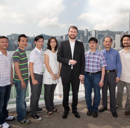 Euro-Express-Geschäftsführer Nicolai Bergmann, hier im Kreis seiner neuen Kollegen in Hong Kong, freut sich, in Chapman Freeborn einen starken Parnter gefunden zu haben, mit dem das Servicegeschäft auch in Europa etabliert werden kann. Euro-Express-Geschäftsführer Nicolai Bergmann, hier im Kreis seiner neuen Kollegen in Hong Kong, freut sich, in Chapman Freeborn einen starken Parnter gefunden zu haben, mit dem das Servicegeschäft auch in Europa etabliert werden kann.