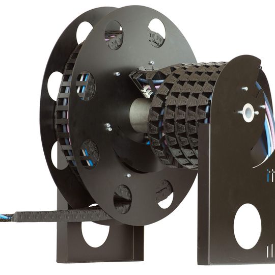 Die E-Spool von Igus ist in drei verschiedenen Längenvarianten (0-4 m, 4-7 m und 7-14 m) sowie mit den Innenbreiten (E-Kette der Serie 1400) 80 und 125 mm erhältlich.