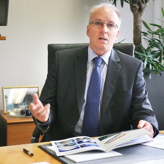 Zusätzlich zu seinen Aufgaben als Geschäftsleiter von Sandvik Process Systems übernimmt Matthias Kleinhans nun auch zusammen mit zwei weiteren Geschäftsführern die Position des Geschäftsführers von Sandvik Materials Technology (SMT) Deutschland. Zusätzlich zu seinen Aufgaben als Geschäftsleiter von Sandvik Process Systems übernimmt Matthias Kleinhans nun auch zusammen mit zwei weiteren Geschäftsführern die Position des Geschäftsführers von Sandvik Materials Technology (SMT) Deutschland.