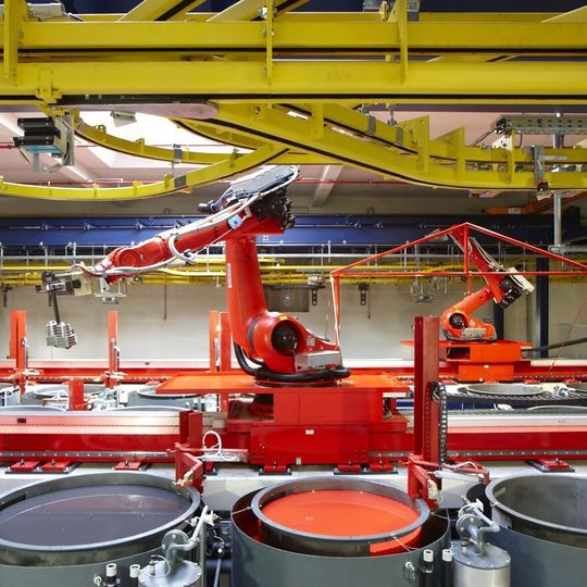 Mit der Umstellung auf automatisierte Abläufe wurde die Produktionskapazität auf 4200 elastische Formteile am Tag gesteigert.