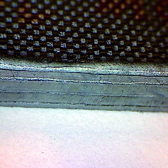 Bei der Konturbearbeitung trumpft der Laser mit ähnlichen Vorteilen auf wie in der Metallbearbeitung. Jedoch stellt die Inhomogenität von FVK die Lasertechnik vor Herausforderungen. Dennoch ist qualitativ hochwertiges Schneiden möglich, etwa bei Organoblechen. Bei der Konturbearbeitung trumpft der Laser mit ähnlichen Vorteilen auf wie in der Metallbearbeitung. Jedoch stellt die Inhomogenität von FVK die Lasertechnik vor Herausforderungen. Dennoch ist qualitativ hochwertiges Schneiden möglich, etwa bei Organoblechen.