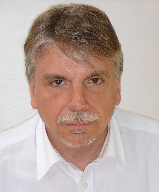 Hagen Schubert, Automation & Electricity Management, Unilever SU (Sourcing Unit): “Was uns besonders überzeugt, ist die intuitive und übersichtliche Handhabung - hier merkt man, dass econ aus der Praxis für die Praxis entwickelt wurde." Hagen Schubert, Automation & Electricity Management, Unilever SU (Sourcing Unit): “Was uns besonders überzeugt, ist die intuitive und übersichtliche Handhabung - hier merkt man, dass econ aus der Praxis für die Praxis entwickelt wurde."