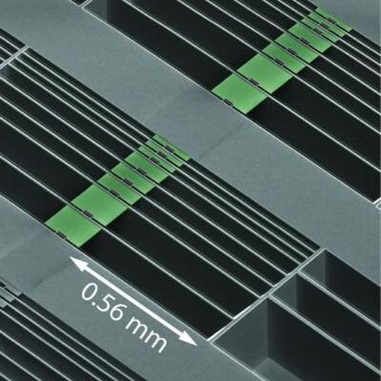 Das Bild zeigt den siliziumbasierten Sensor, grün eingefärbt ist die sogenannte proof mass zu sehen