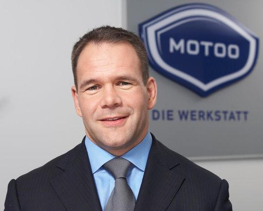 Philipp Hess vom gleichnamigen Serviceanbieter ist beunruhigt über die geplante Einführung des E-Call und erläutert auf der Fachtagung Freie Werkstätten seine Bedenken.