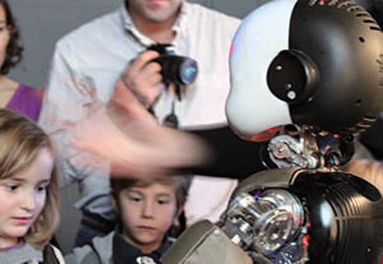 Bei der „European Robotics Week 2011“ wurde Kindern und Jugend-lichen die Robotertechnik spielerisch nähergebracht. Bei der „European Robotics Week 2011“ wurde Kindern und Jugend-lichen die Robotertechnik spielerisch nähergebracht.