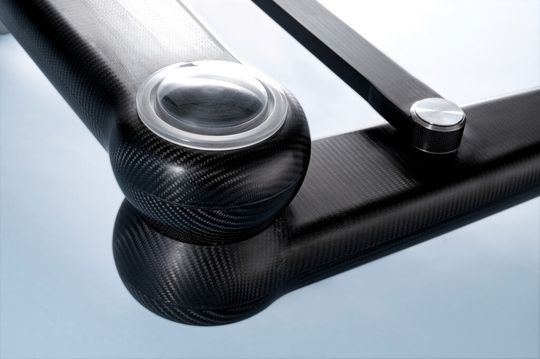 Der Roboterarm, statt Alu aus Kohlefasern, erlaubte eine Leistungssteigerung von 40 Prozent. Der Roboterarm, statt Alu aus Kohlefasern, erlaubte eine Leistungssteigerung von 40 Prozent.