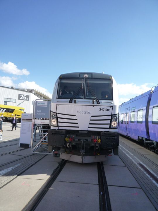 Als marktorientierte, anpassbare Lokomotive ist Vectron von Siemens die richtige Lösung für alle, die den heutigen und zukünftigen Anforderungen entsprechen wollen und müssen.