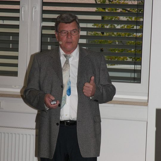 Klaus-Michael Zeyen erklärte auf seinem Vortrag bei Schüttgutforum: "Es gibt kaum ein Schüttgut, dass man nicht pneumatisch fördern kann." Klaus-Michael Zeyen erklärte auf seinem Vortrag bei Schüttgutforum: "Es gibt kaum ein Schüttgut, dass man nicht pneumatisch fördern kann."