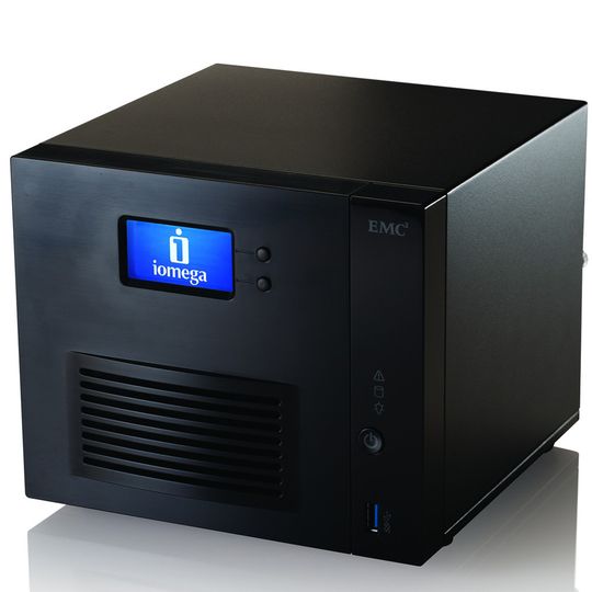 Das Storcenter ix4-300d kann mit bis zu vier Festplatten ausgestattet werden. Das Storcenter ix4-300d kann mit bis zu vier Festplatten ausgestattet werden.