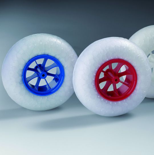 Bild 1: Bei diesen Musterteilen gingen Partikelschaum und Vollkunststoff eine dauerhafte mechanische Verbindung ein.