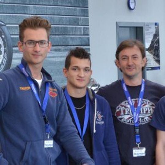Im Bild: Niederlassungsleiter Hendrick Lang (links) und Lagerleiter Edvard Cok (rechts). Im Bild: Niederlassungsleiter Hendrick Lang (links) und Lagerleiter Edvard Cok (rechts).