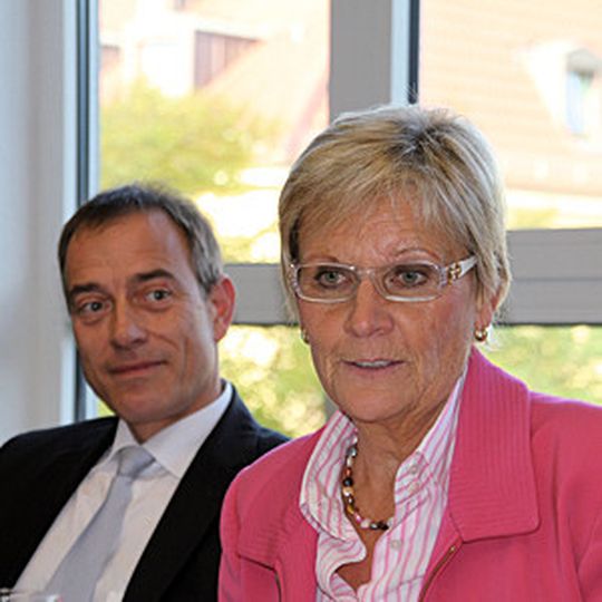 Wolfgang Schiller, Personalleiter Linde, und Ingrid Hunger, Vorsitzende des Vorstands von Bayme vbm Region Main-Spessart.
