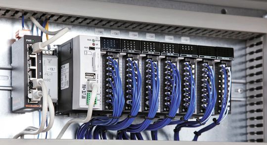 Die modulare SPS XC200 von Eaton ermöglicht über die integrierte Ethernet-Schnittstelle die direkte Anbindung an das Netzwerk und an National Instruments LabVIEW. Die modulare SPS XC200 von Eaton ermöglicht über die integrierte Ethernet-Schnittstelle die direkte Anbindung an das Netzwerk und an National Instruments LabVIEW.