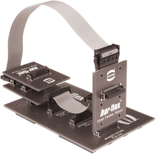 Bild 2: Die har-flex-Steckverbinder ermöglichen flexible Anordnungen der Leiterkarten Bild 2: Die har-flex-Steckverbinder ermöglichen flexible Anordnungen der Leiterkarten