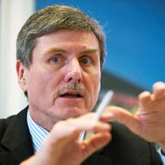 Ferdinand Dudenhöffer erwartet für das Jahr 2015 weltweit über 100 Millionen Pkw-Neuzulassungen. Ferdinand Dudenhöffer erwartet für das Jahr 2015 weltweit über 100 Millionen Pkw-Neuzulassungen.