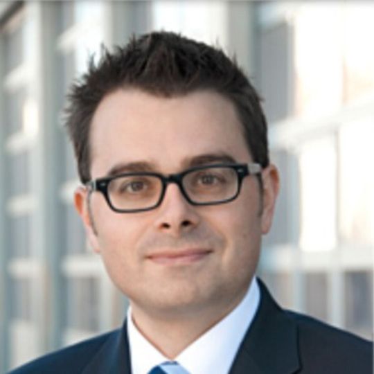 Andreas Pfeiffer: „Der junge Markt für Elektromobilität braucht gemeinsame Standards. Wir sehen die Gründung der eMobility ICT Interoperability Interest Group als wichtigen Schritt auf dem Weg zu einem funktionierenden Gesamtsystem Elektromobilität.“ Andreas Pfeiffer: „Der junge Markt für Elektromobilität braucht gemeinsame Standards. Wir sehen die Gründung der eMobility ICT Interoperability Interest Group als wichtigen Schritt auf dem Weg zu einem funktionierenden Gesamtsystem Elektromobilität.“