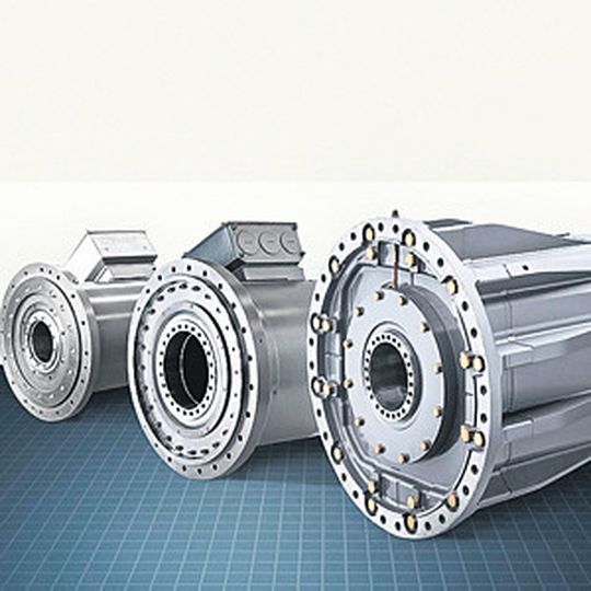 Die Siemens-Division Drive Technologies hat ihre Heavy-Duty-Motoren der Simotics-T-Reihe um den 1- FW-4-Torquemotor ergänzt, der einen Zentralpunkt des Messeauftritts darstellt. Die Siemens-Division Drive Technologies hat ihre Heavy-Duty-Motoren der Simotics-T-Reihe um den 1- FW-4-Torquemotor ergänzt, der einen Zentralpunkt des Messeauftritts darstellt.