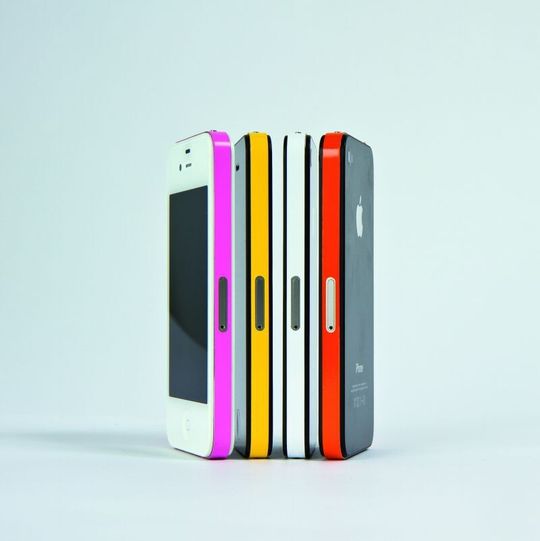 iPhone-Hüllen gibt es in vielen bunten Farben – und manchmal auch mit coolen Funktionen iPhone-Hüllen gibt es in vielen bunten Farben – und manchmal auch mit coolen Funktionen