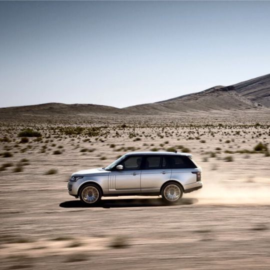 Den Range Rover gibt es Ende 2013 auch mit Hybridantrieb. Den Range Rover gibt es Ende 2013 auch mit Hybridantrieb.