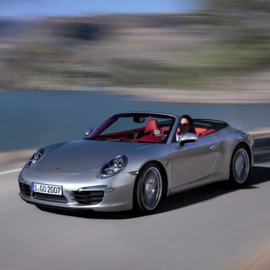 Das Porsche 911 Cabriolet feiert seinen 30. Geburtstag. Vor drei Jahrzehnten ließ Porsche erstmals bei seinem Erfolgsmodell das Dach weg. Heute ist die "Oben-Ohne-Variante" nicht mehr aus dem Produktportfolio der Zuffenhausener wegzudenken. Das Porsche 911 Cabriolet feiert seinen 30. Geburtstag. Vor drei Jahrzehnten ließ Porsche erstmals bei seinem Erfolgsmodell das Dach weg. Heute ist die "Oben-Ohne-Variante" nicht mehr aus dem Produktportfolio der Zuffenhausener wegzudenken.