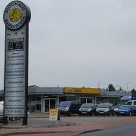 Das Autohaus Barbarossa befindet sich in einer der ärmsten Regionen Thüringens: im Kyffhäuserkreis. Das Autohaus Barbarossa befindet sich in einer der ärmsten Regionen Thüringens: im Kyffhäuserkreis.