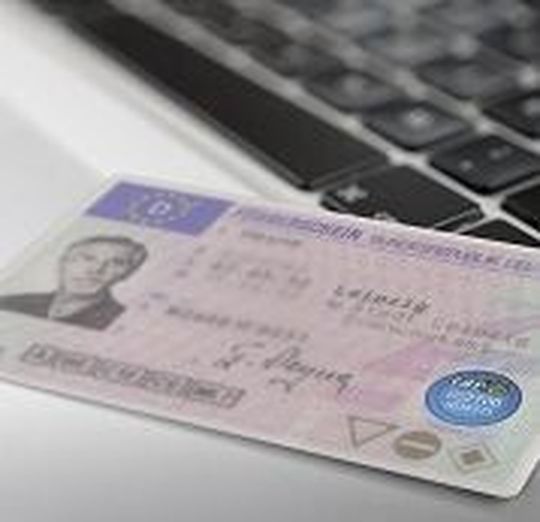 Der DKV Euro Service bietet seinen Kunden eine elektronische Führerscheinkonrolle an. Der DKV Euro Service bietet seinen Kunden eine elektronische Führerscheinkonrolle an.