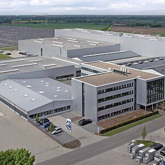 An Stammsitz im niedersächsischen Kirchdorf bevorratet die Diesel Technic AG rund 25.000 Artikel. An Stammsitz im niedersächsischen Kirchdorf bevorratet die Diesel Technic AG rund 25.000 Artikel.