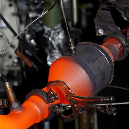 Die BASF will eine Großanlage zur Katalysatorproduktion für die Automobilindustrie in Środa Śląska, Polen, bauen.Katalysatoren im Test: Die Lebensdauer eines Dreiwegekatalysators wird unter Dauerbeanspruchung getestet. Aufgrund der hohen Temperaturen von über 1000° C erreichen sie innerhalb von 50 bis 100 Teststunden eine vergleichsweise Laufleistung von rund 190.000 Kilometern.