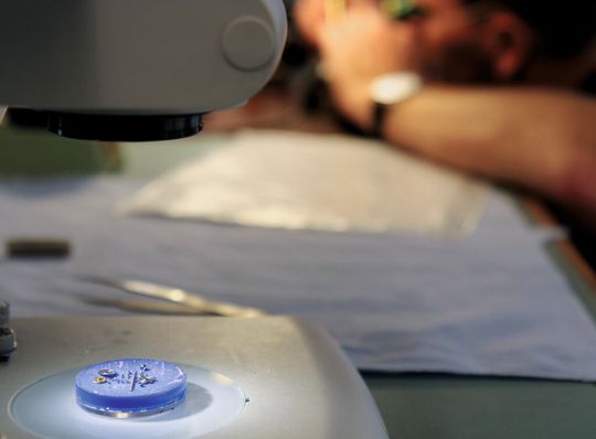 Mechanische Uhren sind kompliziert und bestehen aus einer Vielzahl höchst filigraner Einzelteile. Mechanische Uhren sind kompliziert und bestehen aus einer Vielzahl höchst filigraner Einzelteile.