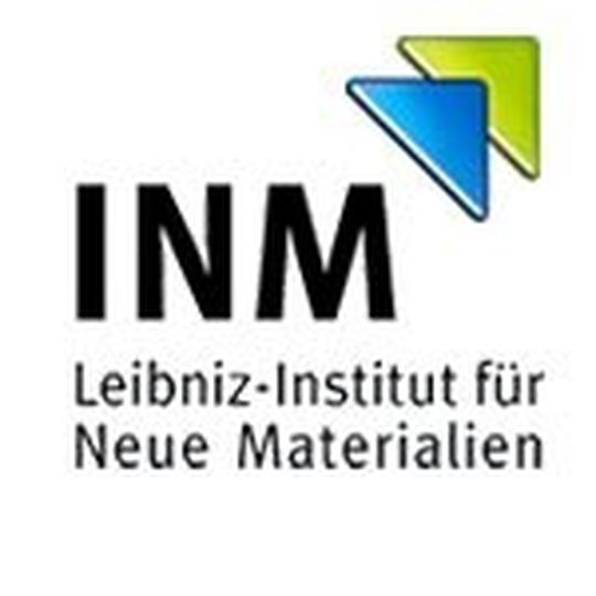Forscher am INM – Leibniz-Institut für Neue Materialien haben eine Materialbeschichtung entwickelt, die sich wie biegsame Keramik verhält. Forscher am INM – Leibniz-Institut für Neue Materialien haben eine Materialbeschichtung entwickelt, die sich wie biegsame Keramik verhält.