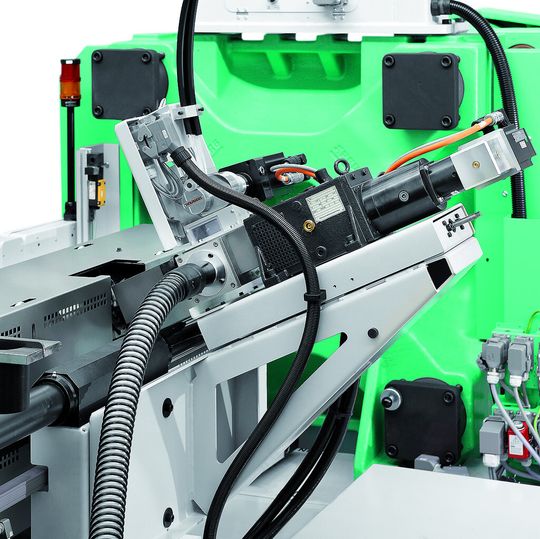 Das Langfaser-Direktspritzgießen ermöglicht die Herstellung von Bauteilen mit bis zu 50 mm langen Fasern. Das Langfaser-Direktspritzgießen ermöglicht die Herstellung von Bauteilen mit bis zu 50 mm langen Fasern.