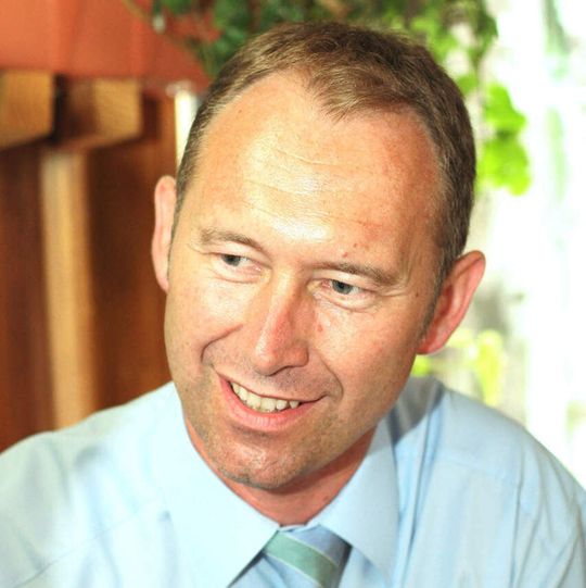Peter Hoser, Fujitsu Technology Solutions: In Deutschland entwickelte und produzierte Industrie-Mainboards sind die optimale Lösung für europäische Industriekunden Peter Hoser, Fujitsu Technology Solutions: In Deutschland entwickelte und produzierte Industrie-Mainboards sind die optimale Lösung für europäische Industriekunden