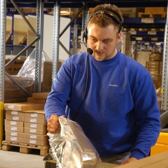 SAP-Kompetenz, beispielsweise bei der Pick-by-Voice-Kommissionierung, hat sich Körber durch die Übernahme von Aldata Retail Solutions in den Konzern geholt. SAP-Kompetenz, beispielsweise bei der Pick-by-Voice-Kommissionierung, hat sich Körber durch die Übernahme von Aldata Retail Solutions in den Konzern geholt.