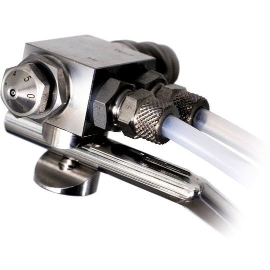 Die Präzisionsausführung der Zweistoffdüse bringt den Wirkstoff auf eine große spezifische Oberfläche.