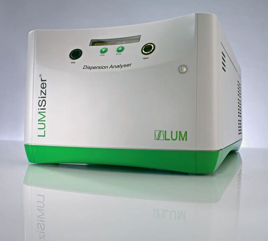 Zur direkten und schnellen Stabilitätsanalytik von Dispersionen und Partikelcharakterisierung vereint der neue Multiwellenlängen-LUMiSizer 65x zwei unterschiedlichen Lichtquellen in ein Gerät Zur direkten und schnellen Stabilitätsanalytik von Dispersionen und Partikelcharakterisierung vereint der neue Multiwellenlängen-LUMiSizer 65x zwei unterschiedlichen Lichtquellen in ein Gerät