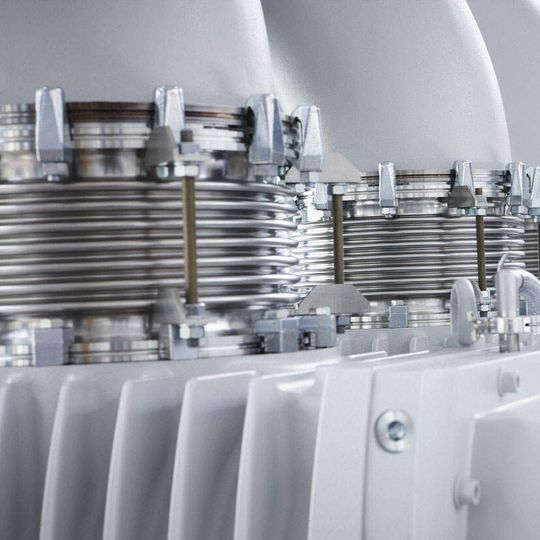 The new order is for a compact mechanical vacuum system for a 35-ton tank degasser. It will incorporatethe latest series of RUVAC WH7000 roots pumps and the dry screw pump DRYVAC DV1200. The robustpumps are suitable for use in processes that generate high levels of dust and steam, and the easymaintenance keeps operating costs low. The new order is for a compact mechanical vacuum system for a 35-ton tank degasser. It will incorporatethe latest series of RUVAC WH7000 roots pumps and the dry screw pump DRYVAC DV1200. The robustpumps are suitable for use in processes that generate high levels of dust and steam, and the easymaintenance keeps operating costs low.