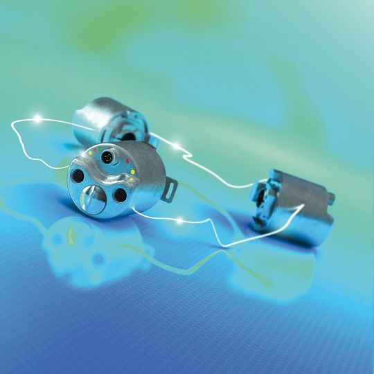 Die neuen Encoder AFS60/AFM60 Ethernet/IP von Sick sind frei programmierbar und selbstüberwachend. Die neuen Encoder AFS60/AFM60 Ethernet/IP von Sick sind frei programmierbar und selbstüberwachend.