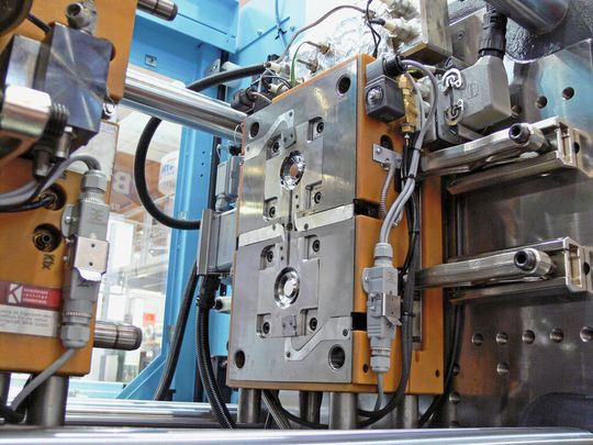 The use of gas for temperature control can eliminate soiled and corroded cooling channels as well as speed up cycle times. The use of gas for temperature control can eliminate soiled and corroded cooling channels as well as speed up cycle times.