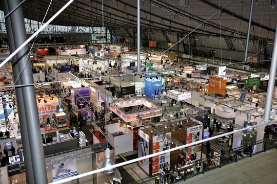 Insgesamt 35 647 Fachbesucher strömten durch die fünf Motek-Messehallen. Insgesamt 35 647 Fachbesucher strömten durch die fünf Motek-Messehallen.